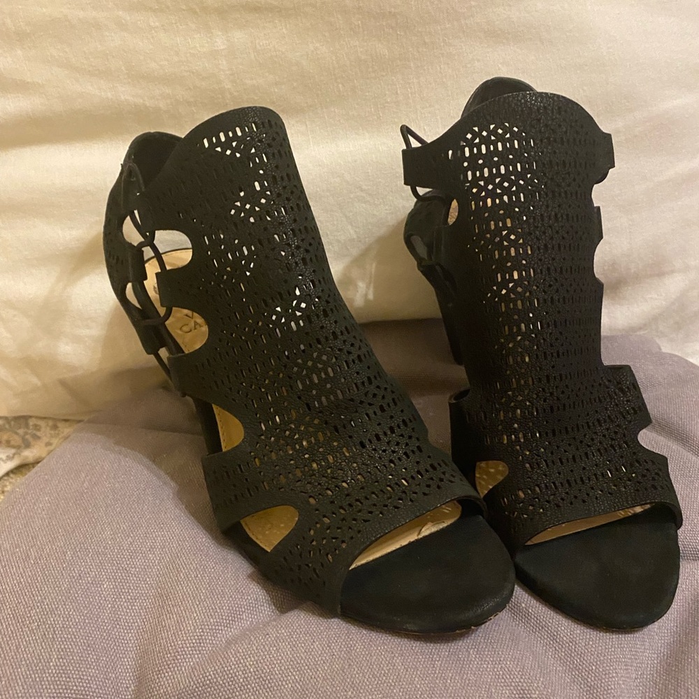 VINCE CAMUTO black heels